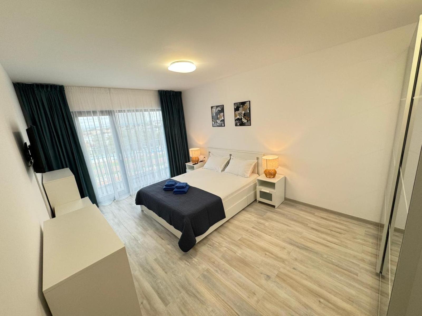 Luxury Apartments Avanera With 1&2 Bedroom With Parking Suceava Dış mekan fotoğraf