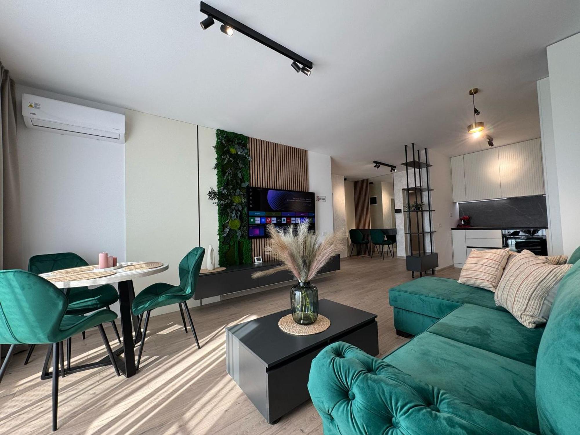 Luxury Apartments Avanera With 1&2 Bedroom With Parking Suceava Dış mekan fotoğraf
