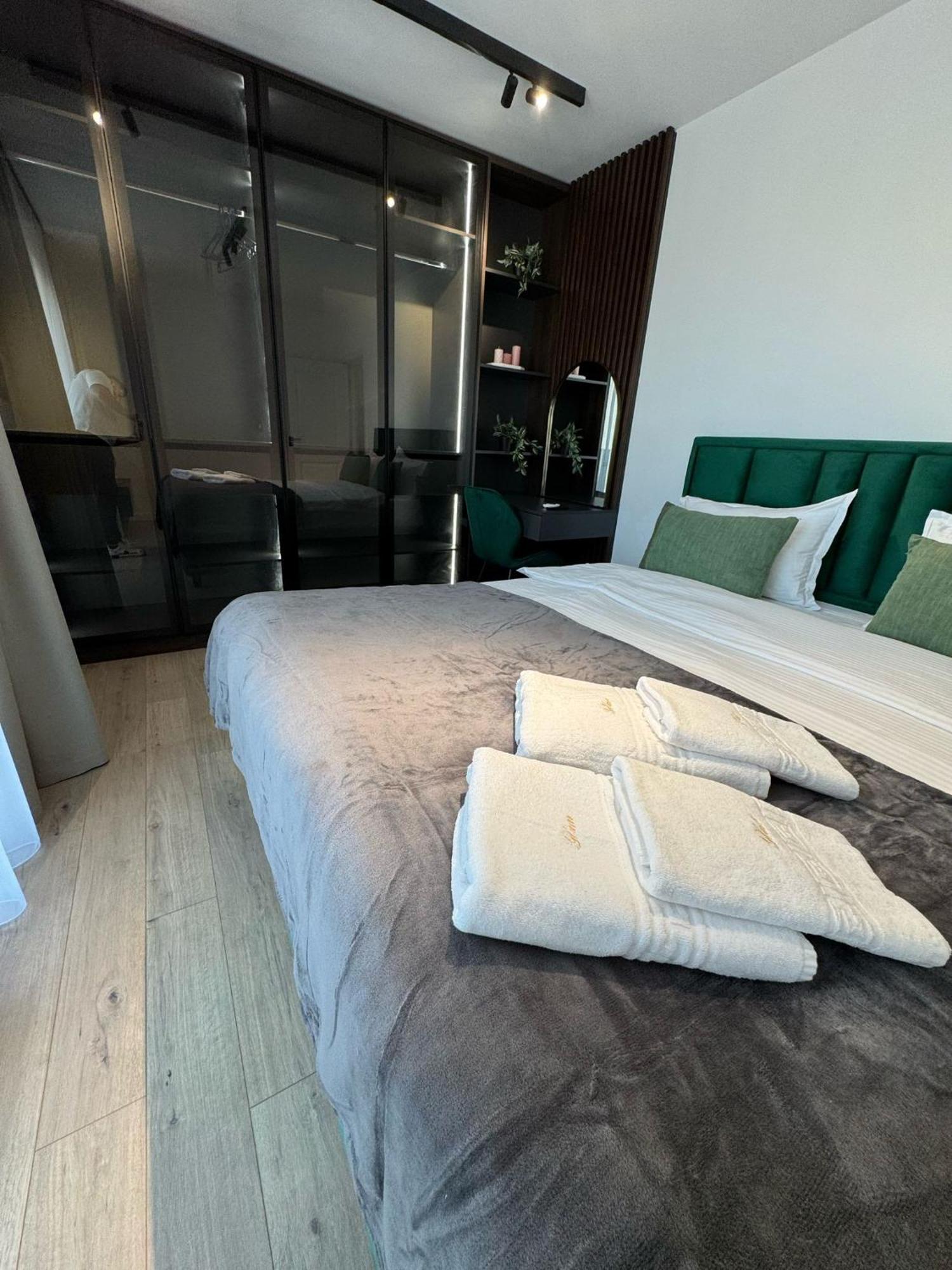Luxury Apartments Avanera With 1&2 Bedroom With Parking Suceava Dış mekan fotoğraf